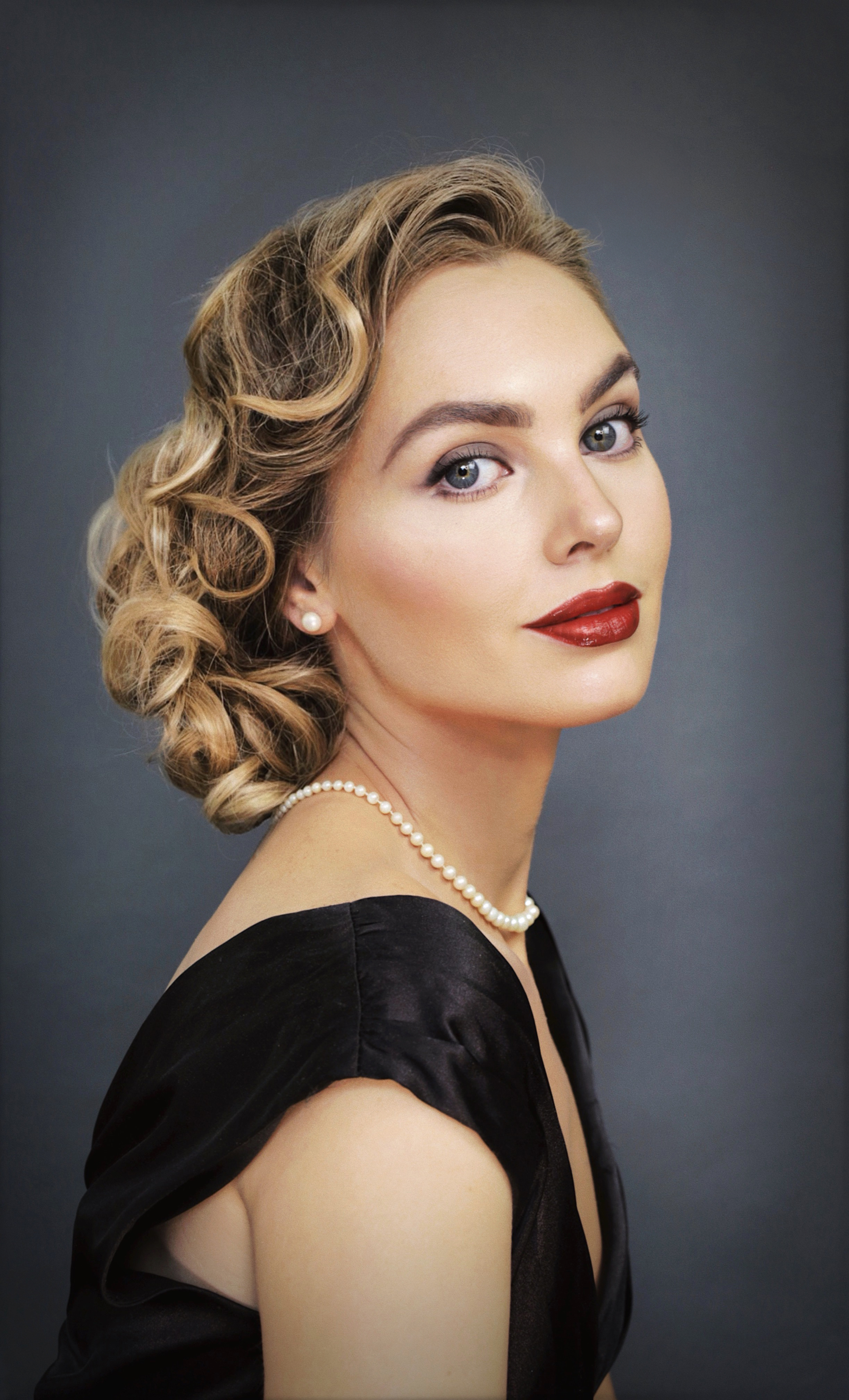 Jackie Wyers as Grace Kelly
