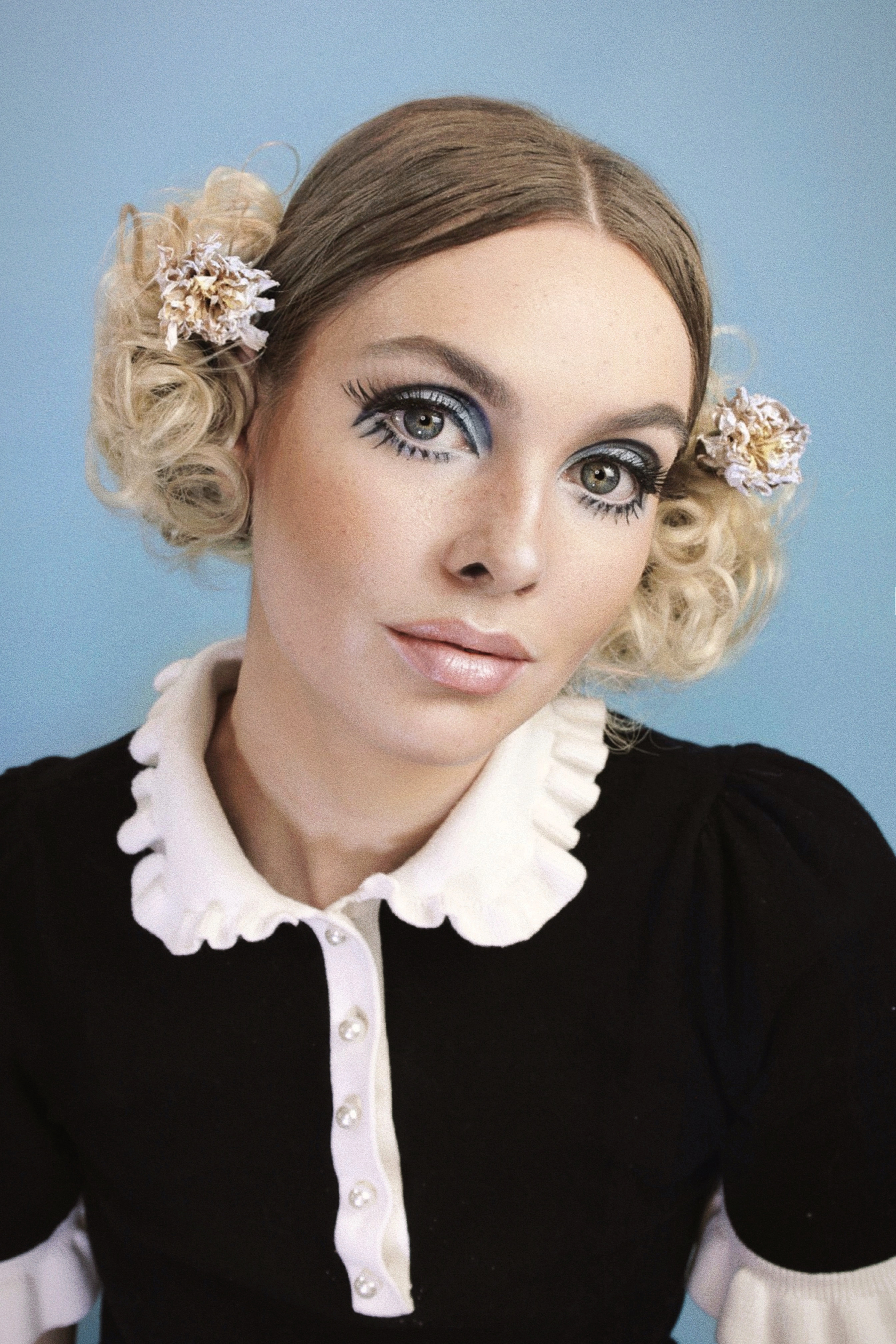 Twiggy Iconic 60's Makeup Tutorial