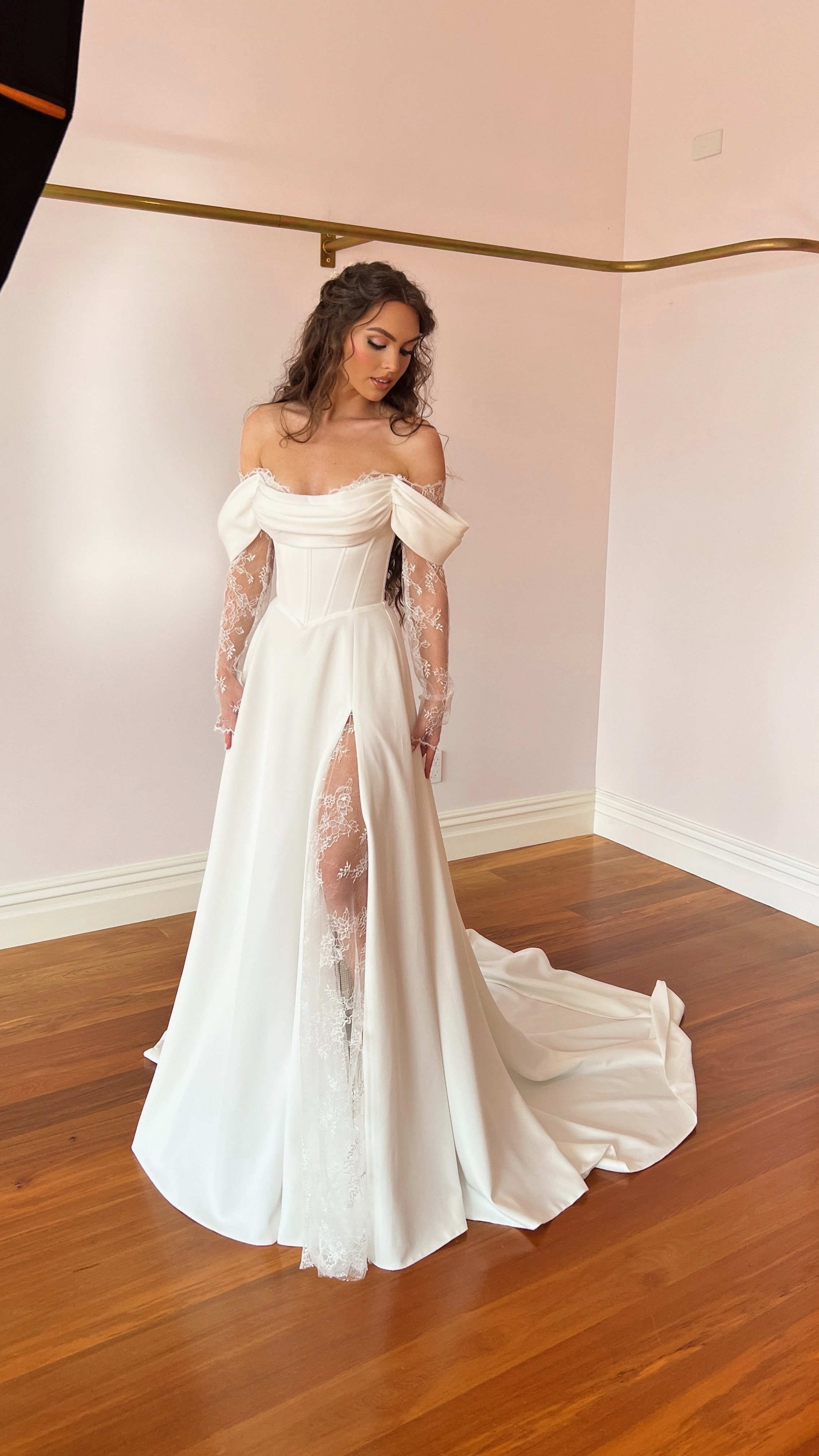 ホロウェディング　常闇トワ賞　Wedding Dress Style Arden Wohl Wore Custom Zac Posen to Wed in Williamsburg | Vogue